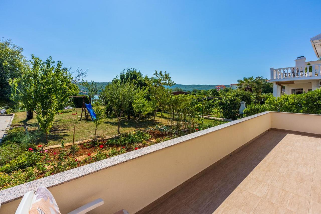 Apartments Star By The Sea Чижичи Экстерьер фото